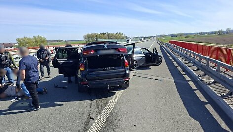 Lenkijoje i&scaron;ardyta automobilių vagių i&scaron; Lietuvos grupuotė