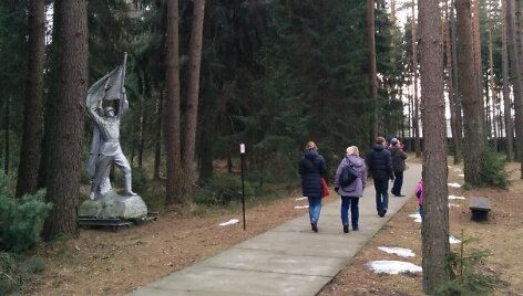 Lietuviai lanko Grūto parką