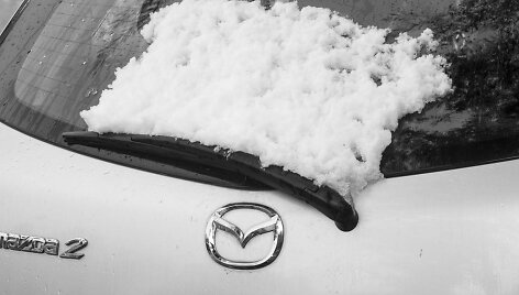 &bdquo;Mazda 2&ldquo; galinio stiklo valytuvas