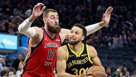 Jonas Valančiūna ir Stephenas Curry