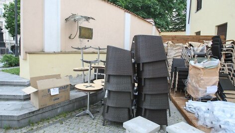 Pasigirdo kalbų, kad lauko kavinė prie &Scaron;v.Kotrynos bažnyčios įrenginėjama neteisėtai.
