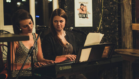 Kajetana Ageikinaitė ir Greta Pauk&scaron;tė. Koncerto La Vie Boheme @Vijokliai akimirka