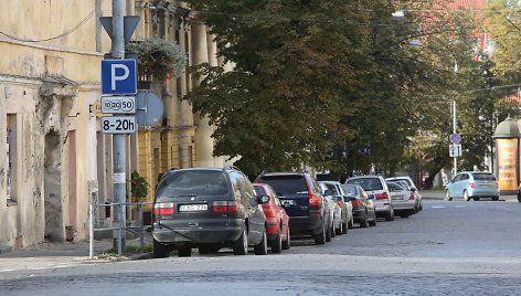 Automobilių stovėjimo vietos prie Halės turgaus