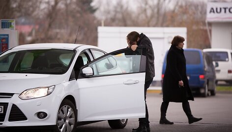 Socialinis eksperimentas: kaip žmonės reaguoja į girtą vairuotoją?