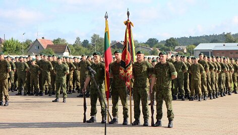 Į atsargą i&scaron;lydėti dar 340 tarnybą baigusių &scaron;auktinių