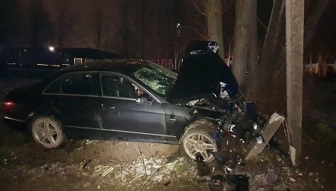 &bdquo;Mercedes-Benz&ldquo; avarija Biruli&scaron;kių gatvėje Kaune