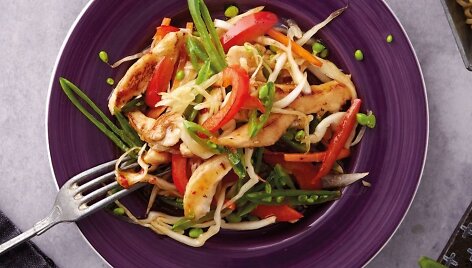 &bdquo;Wok&ldquo; vi&scaron;tiena su saldžiu sojų ir aitriųjų paprikų padažu.