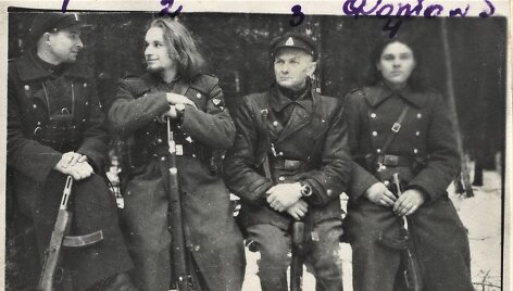 Prisikėlimo apygardos Maironio rinktinės partizanai. Pirmas i&scaron; de&scaron;inės &ndash; Pranci&scaron;kus Prūsaitis-Lapė. Fotografuota ne vėliau kaip 1950 m.