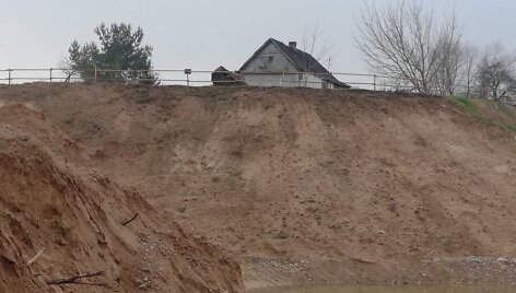 Gyvenamasis namas prie karjerų