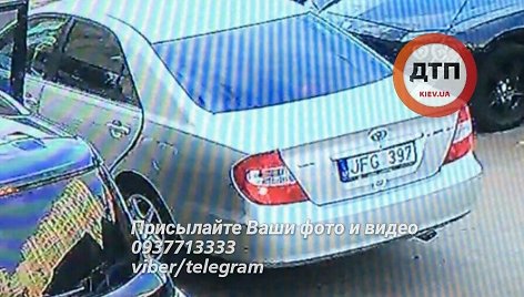 Įtariamų pagrobėjų automobilis su lietuviškais numeriais