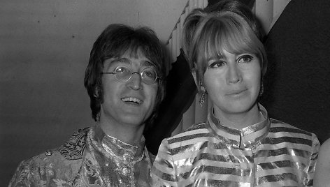 Johnas Lennonas ir Cynthia Lennon (1968 m.)