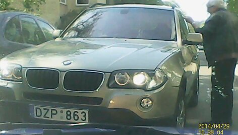 BMW vairuotoja užtvėrė gatvę