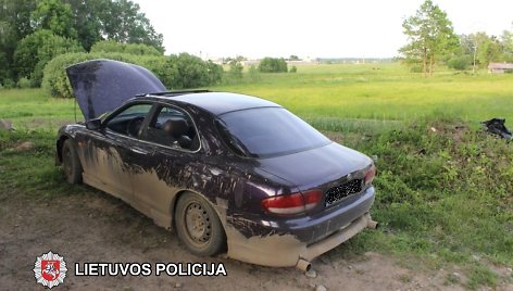„Mazda 626“ viduje aptikti ir narkotikai