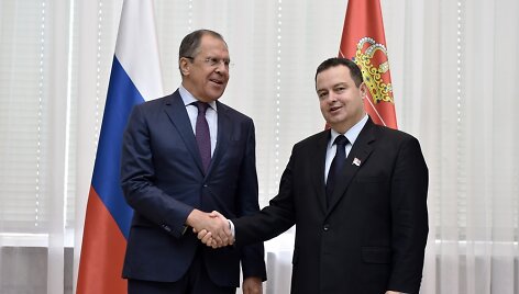 Rusijos užsienio reikalų ministras Sergejus Lavrovas ir Serbijos užsienio reikalų ministras Ivica Dačičius