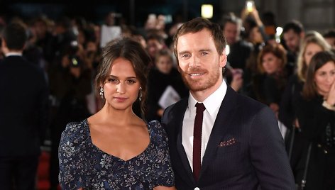 Michaelas Fassbenderis ir Alicia Vikander