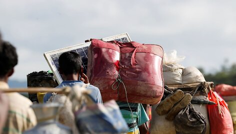 Persekiojami rohinjai i&scaron; savo &scaron;alies bėga į Banglade&scaron;ą