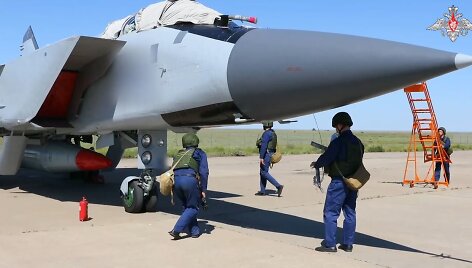 Rusijos naikintuvas Mig-31 su hipergarsine raketa &bdquo;Kinžal&ldquo;