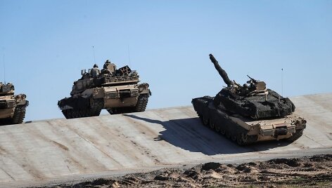 Pabradėje naują &scaron;audyklą per pratybas i&scaron;bandė Lietuvos, JAV ir NATO bataliono kariai