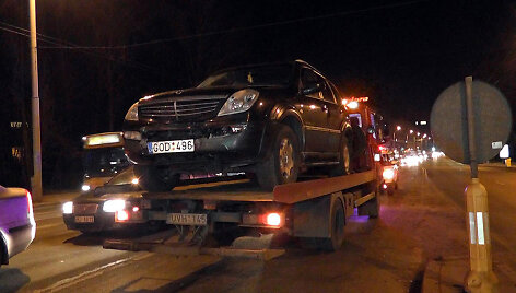 I&scaron; avarijos vietos i&scaron;gabenamas automobilis &bdquo;SsangYong&ldquo;