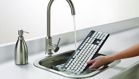 Vandeniui atsparią klaviatūrą „Logitech Washable Keyboard K310“ galima net skalbti