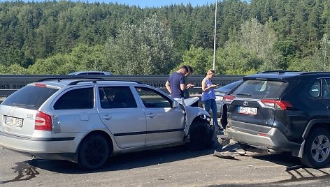 Vilniuje Oslo gatvėje susidūrė automobiliai, susidarė spūstis