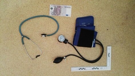 Romų tautybės moterys apsimesdavo esančios medicinos darbuotojos.