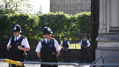 Policininkai patruliuoja Didžiosios Britanijos gatvėse