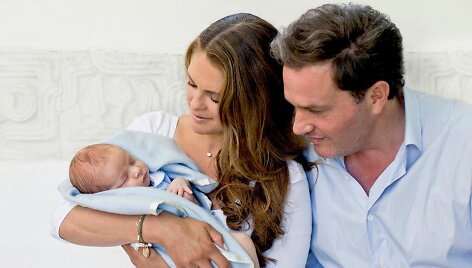 &Scaron;vedijos princesė Madeleine su vyru Christopheriu O'Neillu ir sūnumi Nicolu