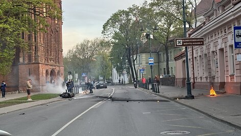 Motociklo ir &bdquo;Porsche&ldquo; avarija prie &scaron;v. Onos bažnyčios