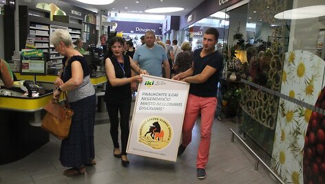 Aukų dėžė prekybos centre &bdquo;Iki&ldquo;