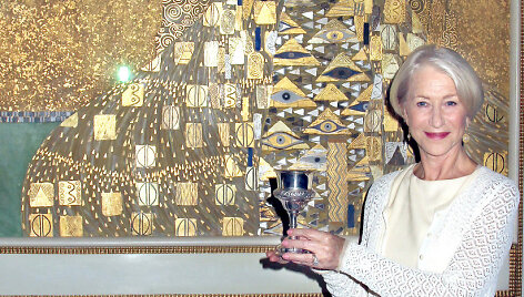 Helen Mirren prie Gustavo Klimto paveikslo &bdquo;Auksinė Adelė&ldquo;