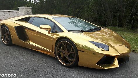 Lenkijoje parduodamas auksinis &bdquo;Lamborghini&ldquo;