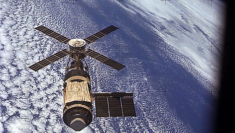 Mokslinė stotis „Skylab“ Žemės orbitoje. 1974 m. vasario 1 d.