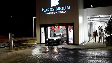 Eilės prie &bdquo;&Scaron;varos brolių&ldquo; plovyklos Vilniuje