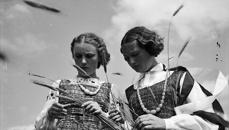 Lietuvaitės. 1938 m. Vytautas Augustinas. Lietuvos nacionalinis muziejus