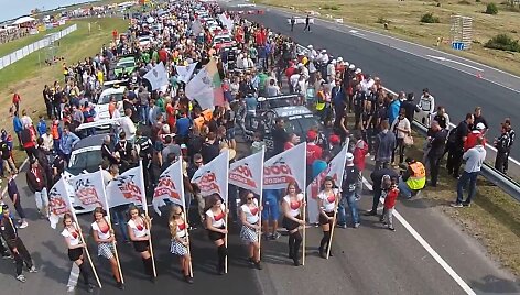 Pasigrožėkite Palangoje vykusių &bdquo;Eneos 1000 km&ldquo; lenktynių vaizdais, filmuotais i&scaron; auk&scaron;tai.