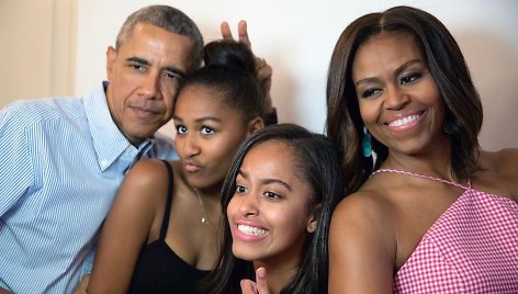 M.Obama papasakojo apie suaugusias dukras: „Turi vaikinus, yra nuostabios moterys“