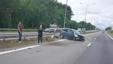 „Volkswagen“ avarija greitkelyje Vilnius–Kaunas