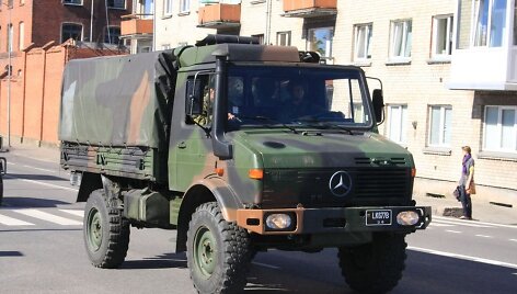 Karinės ma&scaron;inos riedėjo Klaipėdos gatvėmis