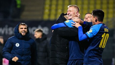 Komandos draugai sveikina Armandą Kučį