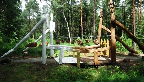 I&scaron; Baltų mitologijos parko dingo puodynės