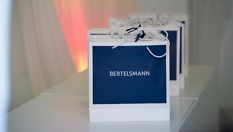 Dovanų mai&scaron;eliai su Vokietijos žiniasklaidos milžinės &bdquo;Bertelsmann&ldquo; logotipu