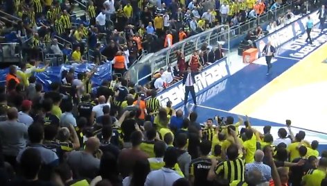 „Fenerbahče“ sirgaliai užsipuolė „Galatasaray“ žaidėjus