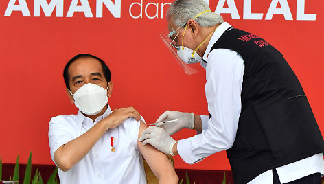 Skiepijamas Indonezijos prezidentas Joko Widodo