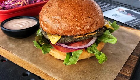 &bdquo;Grill London&ldquo; pristato naujieną vegetarams: burgerį su 100 proc. augaliniu paplotėliu