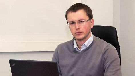 Pigu.lt direktorius Dainius Liulys: &bdquo;Vakaruose naujų produktų laukiama kartais net skaičiuojant savaites, dienas ar valandas iki jų pasirodymo, o Lietuvoje neskubama įsigyti ką tik pasirodžiusios prekės, net jei ir jaučiamas ažiotažas i&scaron; Vakarų pusės.&ldquo;
