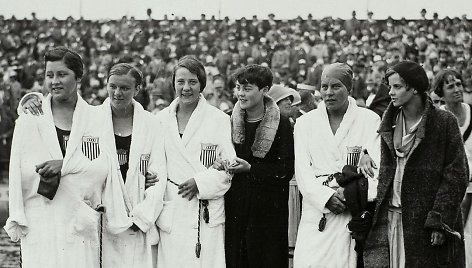 JAV olimpinė estafetės rinktinė 1928 m. A.Osipavičiūtė stovi trečia iš kairės