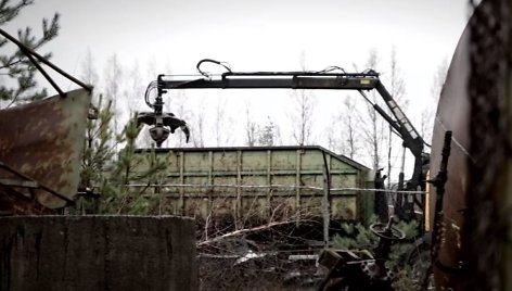 Šalia Švenčionių vandenvietės – autobusų parko atliekų kapinynas