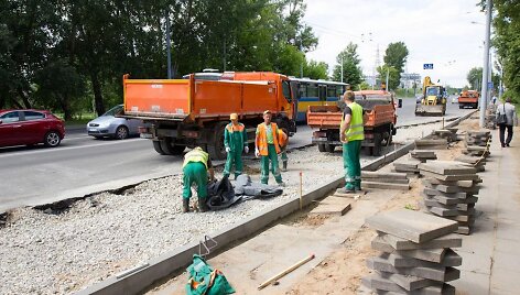 Kelininkai plu&scaron;a visame Vilniuje &ndash; remontuojamos gatvės ir &scaron;aligatviai