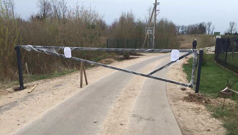 Nelegalus užtvaras &Scaron;altinių g. Dėdeli&scaron;kėse